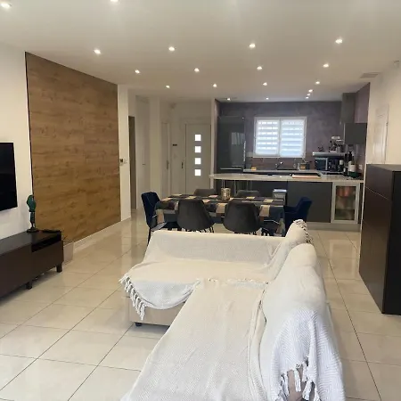 Villa Climatisee Avec Piscine Privee En Petite Camargue